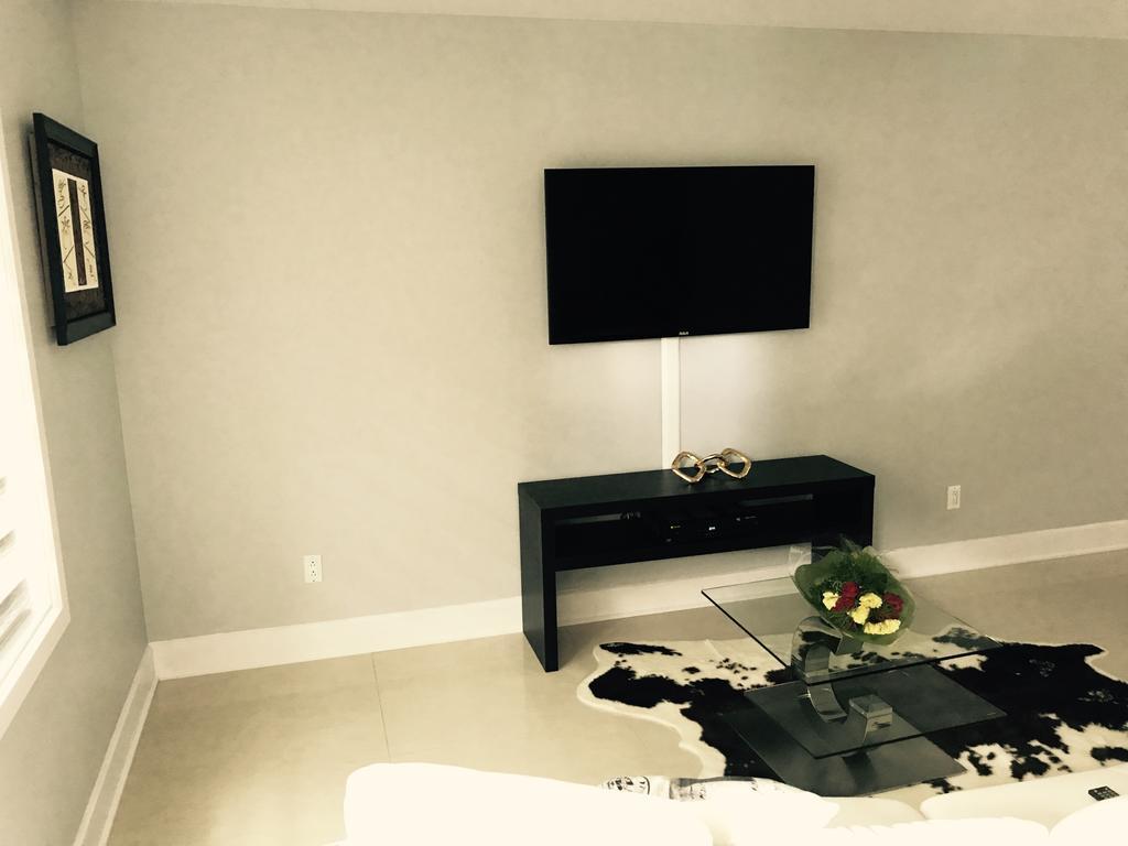 Luxury Two Story Villa Unit D Laval Bagian luar foto
