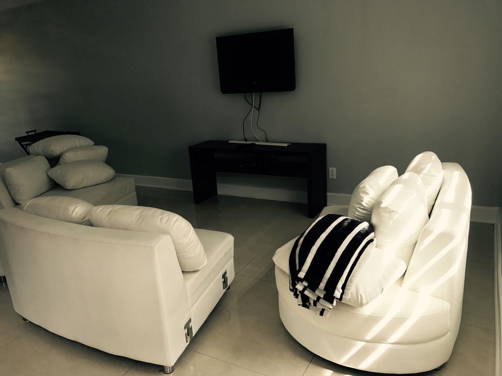 Luxury Two Story Villa Unit D Laval Bagian luar foto