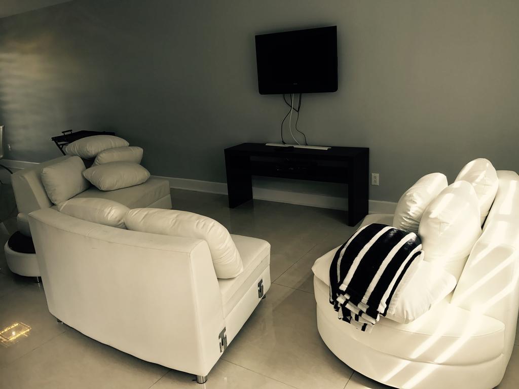 Luxury Two Story Villa Unit D Laval Bagian luar foto