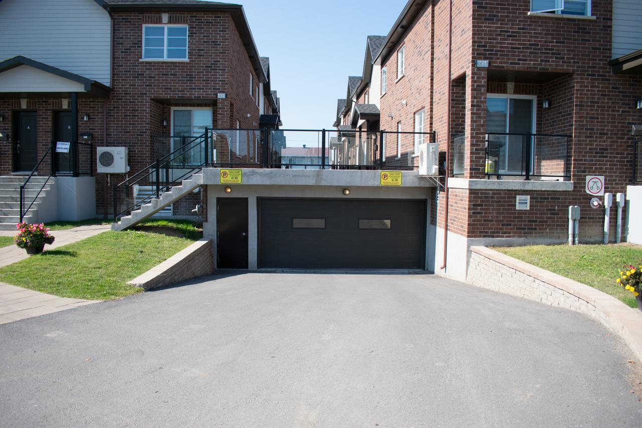 Luxury Two Story Villa Unit D Laval Bagian luar foto